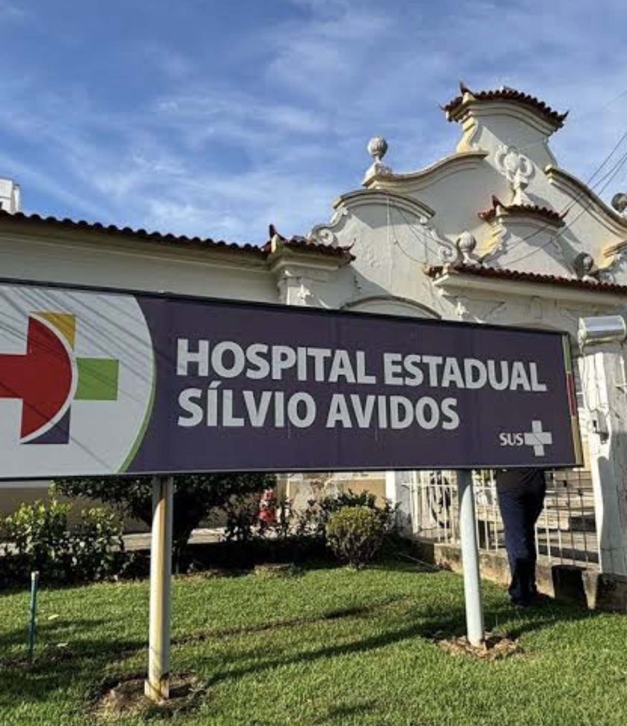 Jovem reage a assalto e é golpeado no pescoço por bandidos em Colatina