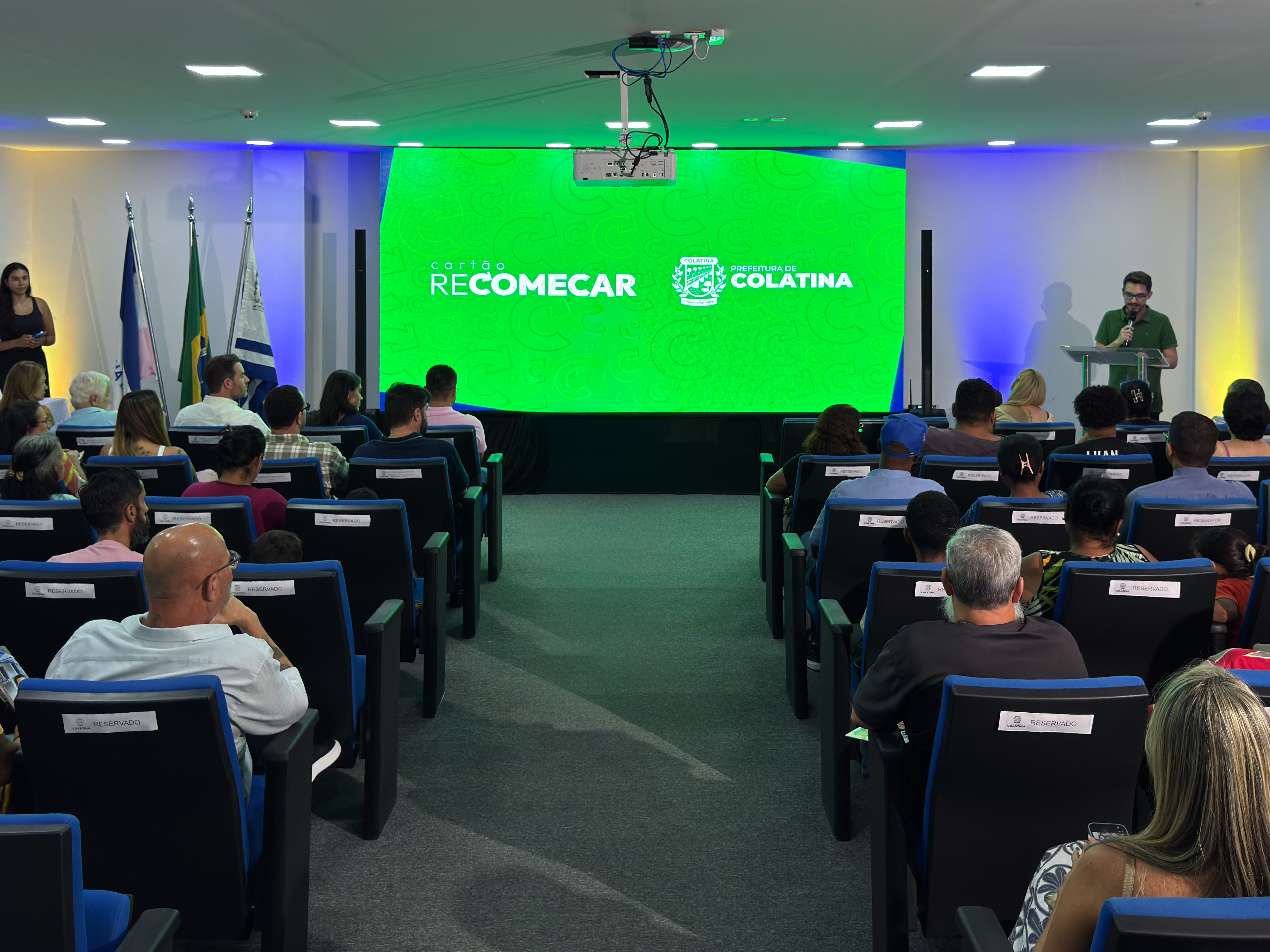 Prefeitura de Colatina realiza entrega dos Cartões Recomeçar a famílias afetadas por desastres climáticos