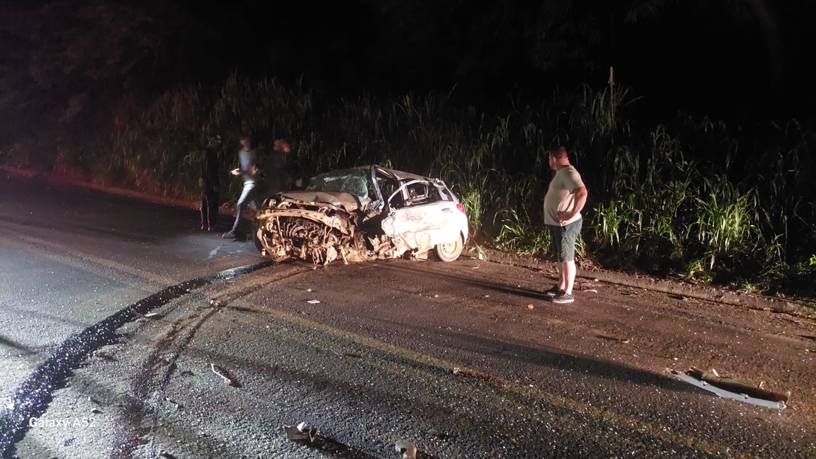 Acidente entre caminhão e carro deixa ao menos uma vítima fatal em Colatina
